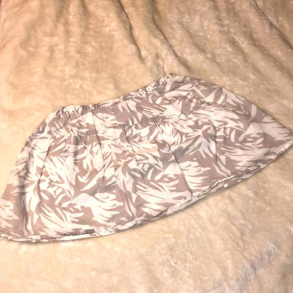 Aeropostale gray and white skirt size small